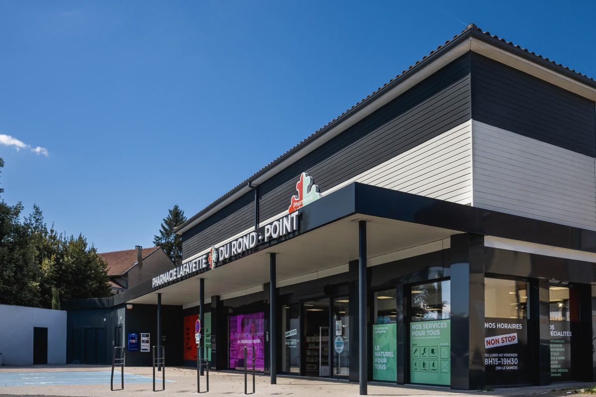 Rénovation et extension d’une pharmacie avec création d’un local orthopédique par Archi Conseil Architecture